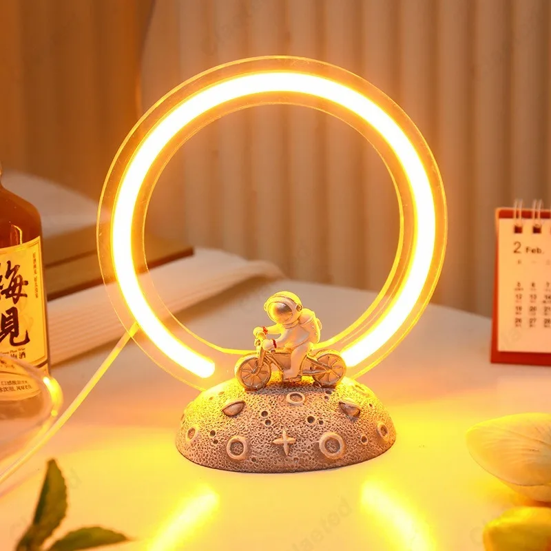 Decor Lighting Fixtures - Creatief LED-astronaut-nachtlampje Studentencadeau Cartoon bureaulamp Binnen